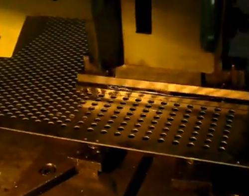 篩網自(zì)動送料(liao)機的選(xuan)購技巧(qiǎo) 　　