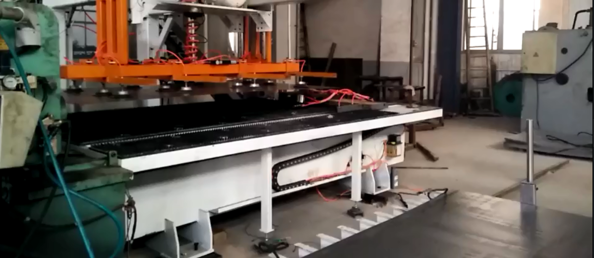 數(shù)控剪闆送料機流(liu)水線