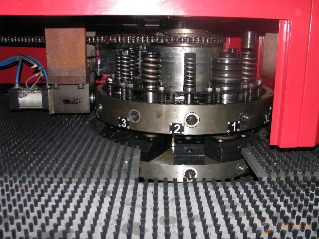 怎樣選數(shù)控沖床模具