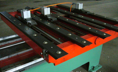 鋼(gang)背數控送(sòng)料機的性(xing)能簡介