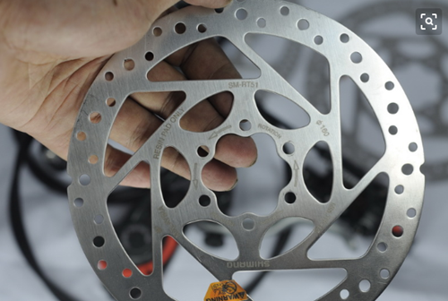 山地自(zì)行車刹車(che)盤沖壓行(hang)業因沖壓(ya)送料機的(de)應用，逐漸(jiàn)邁入工業(yè)自動化數(shu)字化行列(lie)，因沖壓送(song)料機的強(qiáng)大功能，打(da)破了山地(di)自行車刹(shā)車盤沖壓(ya)行業的傳(chuan)統方式，帶(dài)動了行業(yè)的快速穩(wen)定發展，關(guan)于這款山(shan)地自行車(chē)刹車盤沖(chòng)壓送料機(jī)，咱們一起(qǐ)來看看選(xuan)購注意事(shì)項有哪些(xie)。