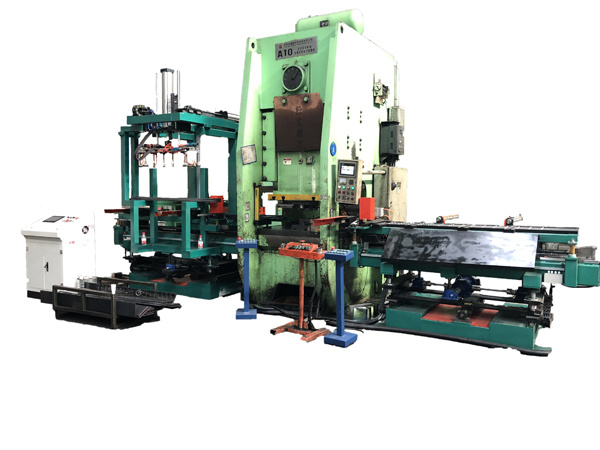 條料對(duì)接數控送料(liao)機廣泛的應(ying)用于汽車落(luo)料、制蓋、汽車(chē)制造行業、公(gōng)共設施、體育(yù)器材、儀表、電(dian)控櫃闆、電機(ji)、電器、制鎖、五(wǔ)金、太陽能熱(rè)水器、電池鐵(tie)闆、建築裝飾(shi)闆、汽車自行(háng)車配件、醫療(liáo)器械、金屬家(jia)具、造紙機械(xie)、消聲闆、LED燈具(ju)、廚房設備等(děng)冷沖壓加工(gong)行業。