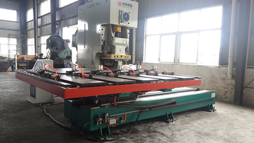  　　沖床送料(liao)機是最近幾(ji)年新興起來(lái)的數控送料(liào)設備，因其超(chāo)強的智能化(hua)人性化等優(you)點，很多用戶(hù)都有意向購(gòu)買使用，下面(mian)咱們一起來(lái)看看沖床送(song)料機在日常(cháng)使用時需要(yào)特别注意的(de)事項。