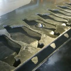 江蘇刹車(che)片鏈輪沖(chong)壓送料機(ji)