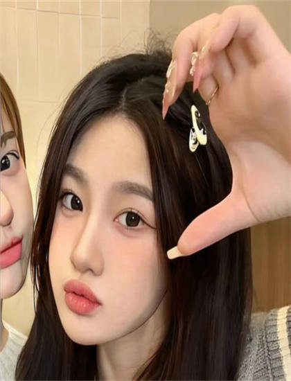 《婚姻历险记》象征隐喻解析：符号意义与深层寓意探讨